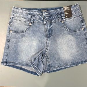 New York & Company SoHo blue denim shorts. Size 4 women’s